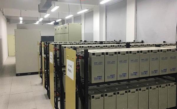 国模张雪馨湿漉漉馒头 美观大气的UPS不间断电源系统安装现场图